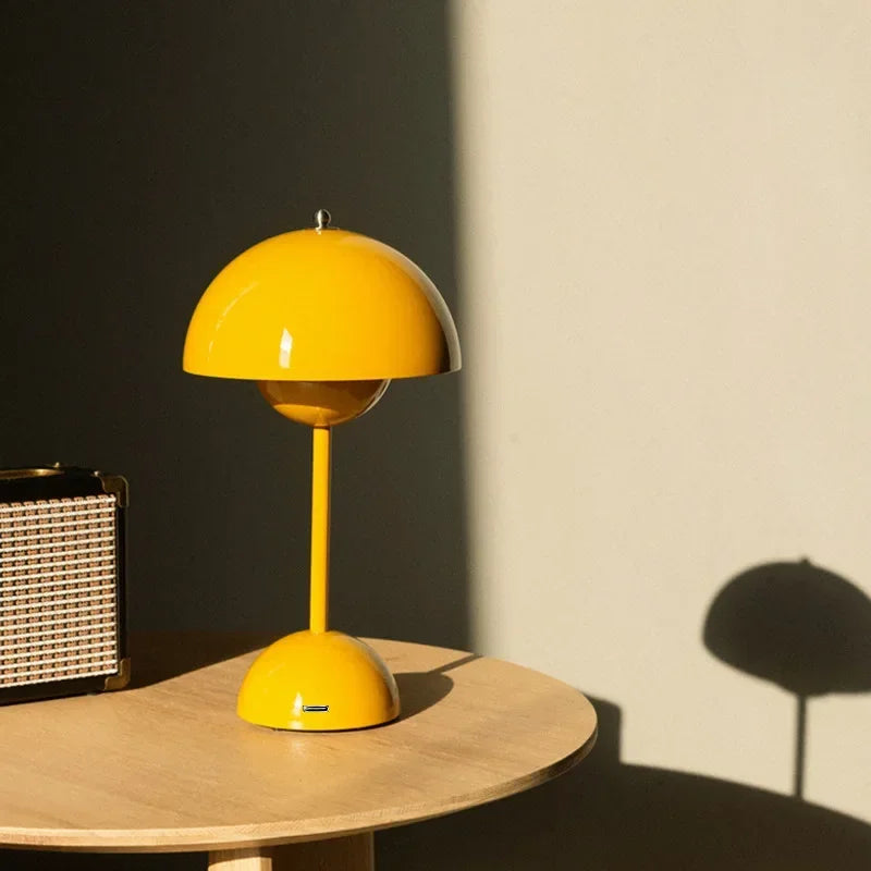 Flowerbud Table Lamp