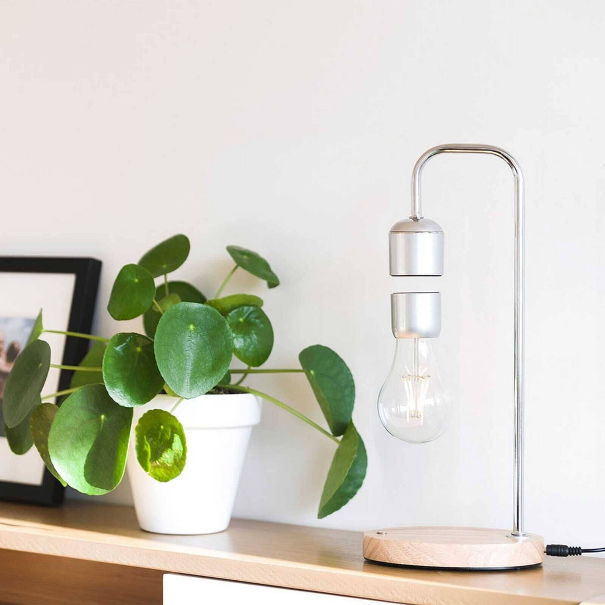 Svävande Bordslampa – LeviLamp™ Magnetisk LED-lampa med Trådlös Laddning